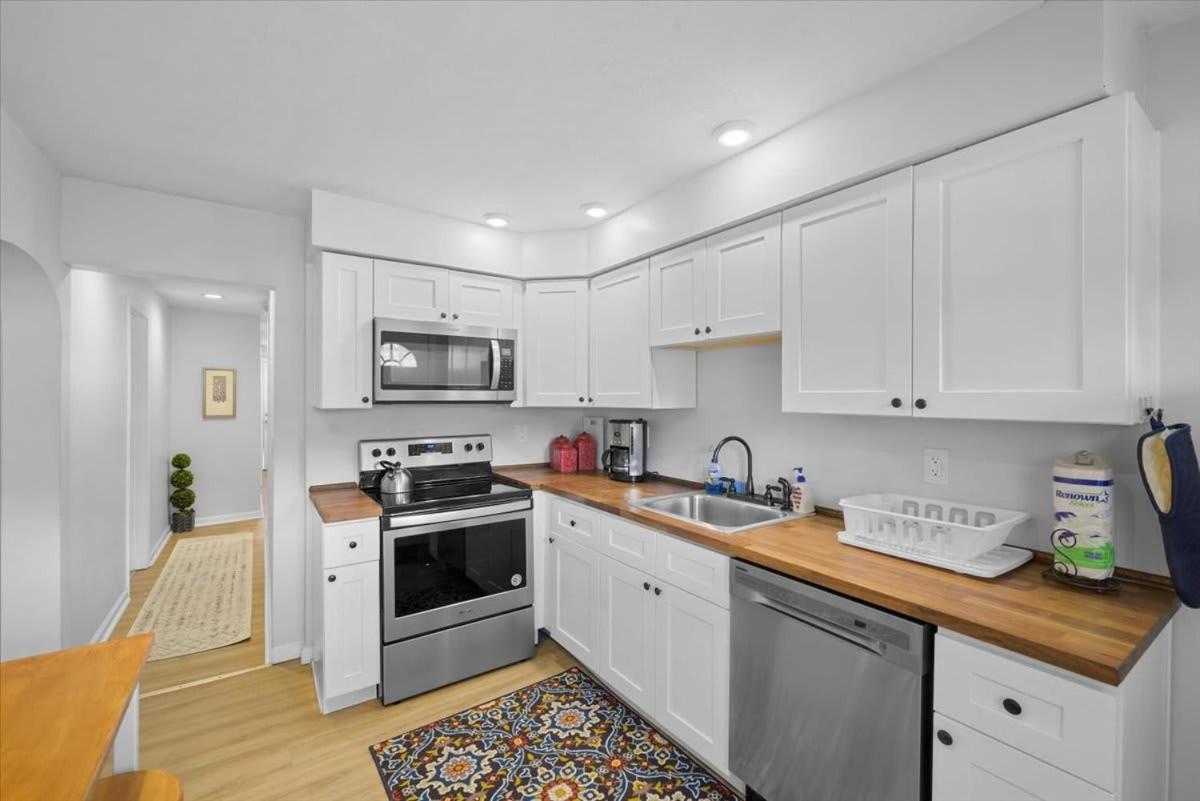 Inn Great Two Bedroom W Off Street Parking To Explore The Close To Downtown Airport Ballparks *