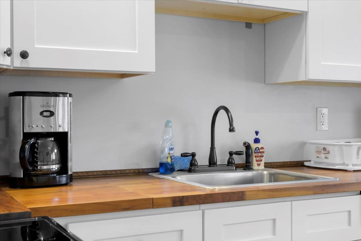 Inn Great Two Bedroom W Off Street Parking To Explore The Close To Downtown Airport Ballparks *