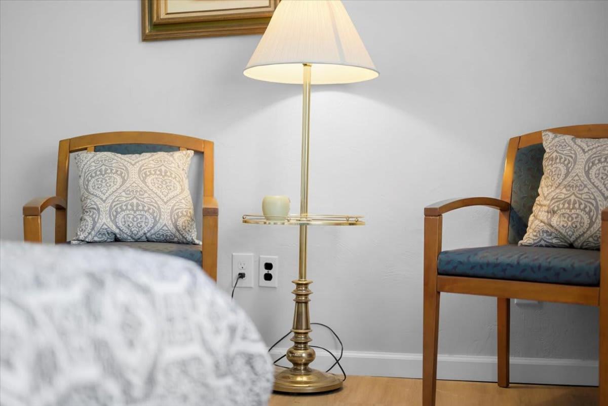 Inn Great Two Bedroom W Off Street Parking To Explore The Close To Downtown Airport Ballparks *